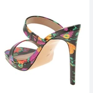BCBGeneration floral heel